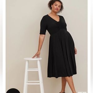 NWT MIDI STUDIO RUCHED FRONT BLACK DRESS FROM TORRID